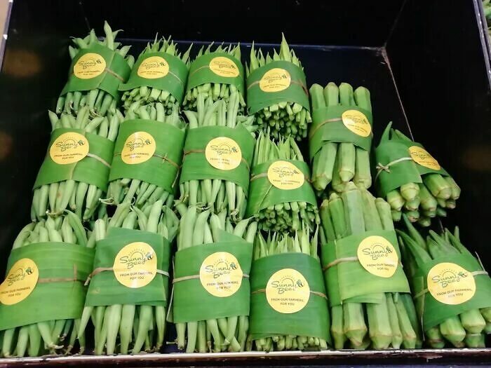Packaging Food in Banana Leaves